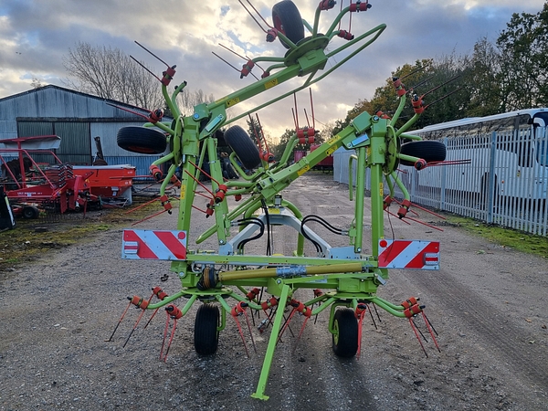 Chris Atkin & Son Ltd - Claas Volto 770